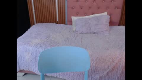 Snapshot of vicky_wel chatting on 3, 6, 2026 Victoria y Danniela online show from 3, 6, 2026