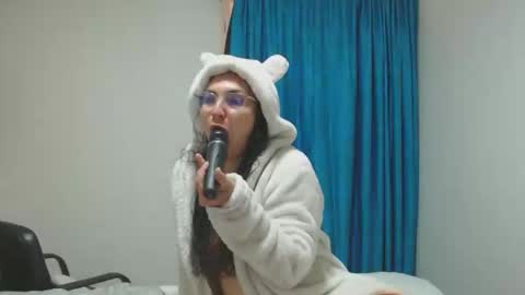 Snapshot of vickyjuice1 chatting on 9, 2, 2026 vickyjuice1 online show from 9, 2, 2026