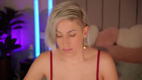 vickysecret96 online show from 8, 2, 2026