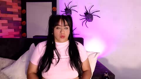 Snapshot of vicserna chatting on 5, 10, 2025 Victoria Serna online show from 5, 10, 2025