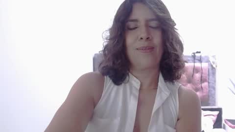 Snapshot of victoria25_meester chatting on 3, 6, 2026 Hi guys Im victoria Be the one who can control me in PVT online show from 3, 6, 2026