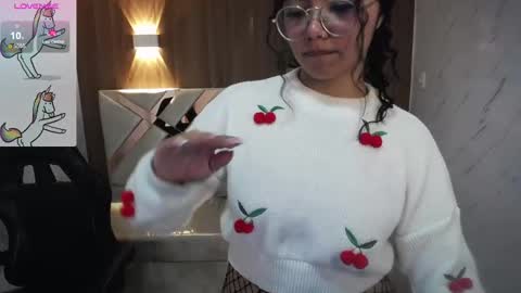 Snapshot of victoria_castillo_b chatting on 25, 10, 2025 victoria_castillo_b online show from 25, 10, 2025