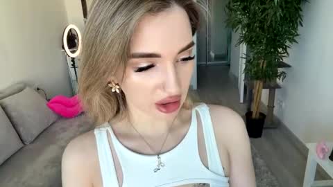 Snapshot of victoria_jess chatting on 10, 5, 2026 Victoria online show from 10, 5, 2026