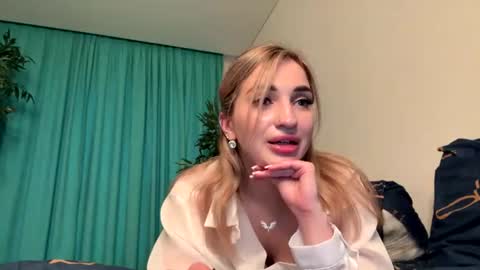 Snapshot of victoria_jess chatting on 1, 7, 2026 Victoria online show from 1, 7, 2026