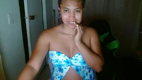 Snapshot of victoria_miler chatting on 2, 12, 2025 VICKY online show from 2, 12, 2025
