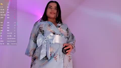 Snapshot of victoria_vallejo chatting on 2, 11, 2025 victoria  online show from 2, 11, 2025