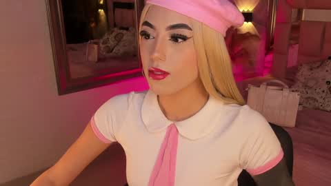 Snapshot of victoriagolden chatting on 5, 1, 2025 VICTORIA online show from 5, 1, 2025