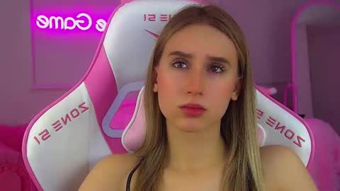 Snapshot of victoriahopson chatting on 22, 11, 2025 Victoria online show from 22, 11, 2025