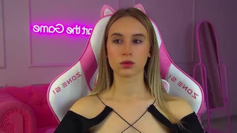 Snapshot of victoriahopson chatting on 23, 11, 2025 Victoria online show from 23, 11, 2025