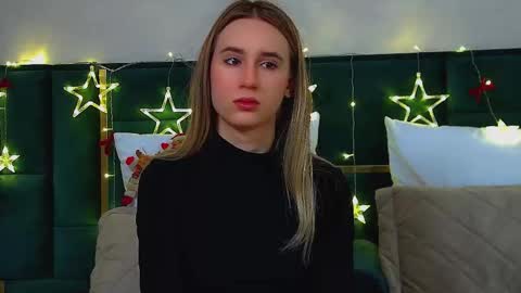 Snapshot of victoriahopson chatting on 1, 12, 2025 Victoria online show from 1, 12, 2025