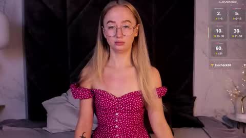 Snapshot of victorialight chatting on 15, 10, 2025 Victoria online show from 15, 10, 2025
