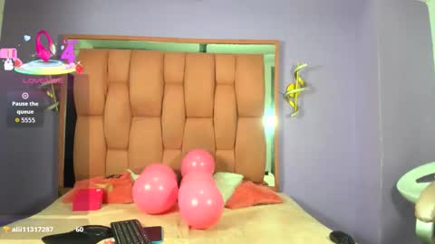 Snapshot of victoriaobey chatting on 21, 10, 2025 victoriaobey online show from 21, 10, 2025