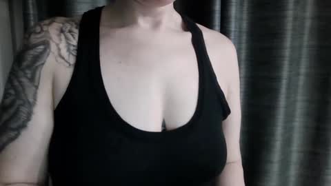 victoriaskyee online show from 22, 4, 2026