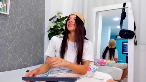 Snapshot of viictoriiasaenz chatting on 2, 6, 2026 viictoriiasaenz online show from 2, 6, 2026