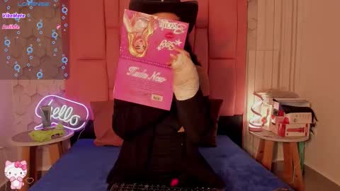 Violet online show from 8, 11, 2025