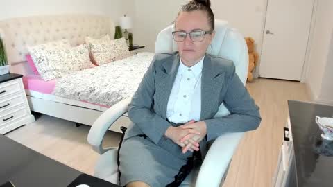 Ukrainian-woman online show from 18, 10, 2025