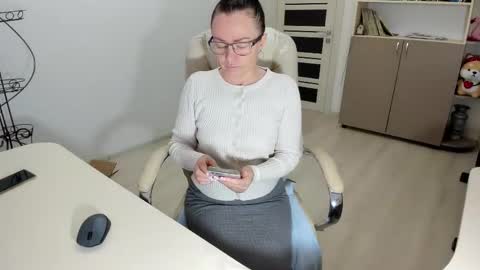 Snapshot of vika7333 chatting on 21, 11, 2025 Ukrainian-woman online show from 21, 11, 2025