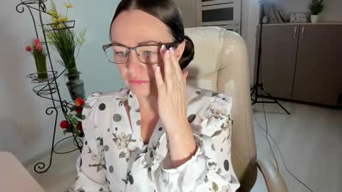 Snapshot of vika7333 chatting on 30, 11, 2025 Ukrainian-woman online show from 30, 11, 2025