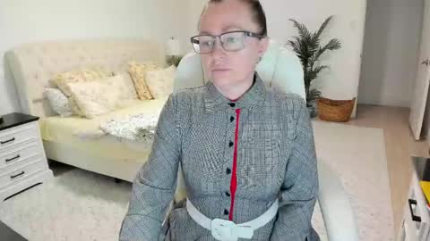 Snapshot of vika7333 chatting on 9, 5, 2026 Ukrainian-woman online show from 9, 5, 2026