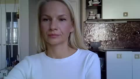Snapshot of viki_loun5 chatting on 1, 10, 2025 viki_loun5 online show from 1, 10, 2025