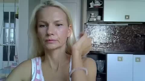 Snapshot of viki_loun5 chatting on 7, 10, 2025 viki_loun5 online show from 7, 10, 2025