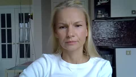 Snapshot of viki_loun5 chatting on 22, 10, 2025 viki_loun5 online show from 22, 10, 2025
