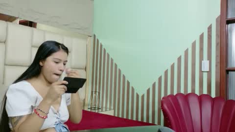 vikiTomson online show from 4, 3, 2026