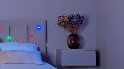 VIKKI online show from 5, 1, 2025