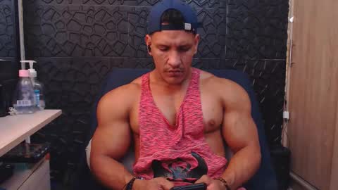 Snapshot of viktorherrera chatting on 4, 12, 2025 Viktor Herrera online show from 4, 12, 2025