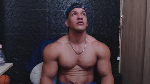 Snapshot of viktorherrera chatting on 15, 12, 2025 Viktor Herrera online show from 15, 12, 2025