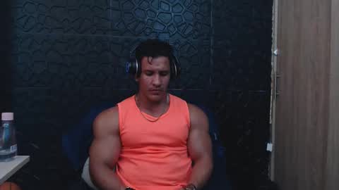 Snapshot of viktorherrera chatting on 16, 12, 2025 Viktor Herrera online show from 16, 12, 2025
