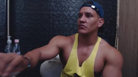 Snapshot of viktorherrera chatting on 22, 12, 2025 Viktor Herrera online show from 22, 12, 2025