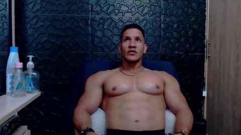 Snapshot of viktorherrera chatting on 6, 2, 2026 Viktor Herrera online show from 6, 2, 2026