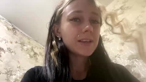 Snapshot of viktoria9898 chatting on 18, 5, 2026 Sweett online show from 18, 5, 2026