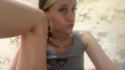 Snapshot of viktoria9898 chatting on 25, 5, 2026 Sweett online show from 25, 5, 2026