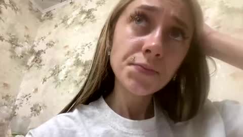 Snapshot of viktoria9898 chatting on 9, 6, 2026 Sweett online show from 9, 6, 2026