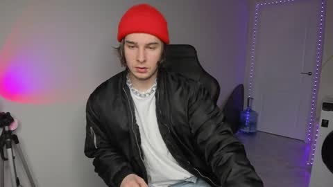 Vincent Strong online show from 4, 12, 2024