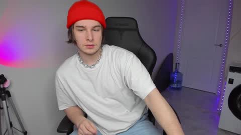 Vincent Strong online show from 4, 12, 2024