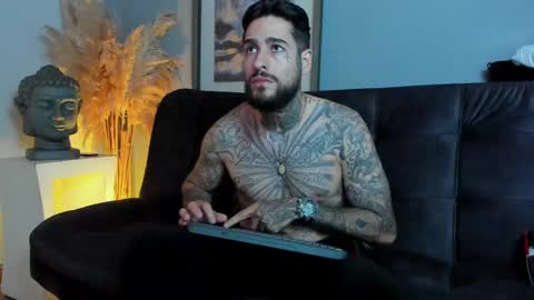 Snapshot of vincentsartori chatting on 17, 11, 2025 Vincent Sartori online show from 17, 11, 2025