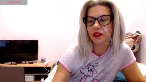 Snapshot of violafoxy chatting on 14, 9, 2025 viola online show from 14, 9, 2025