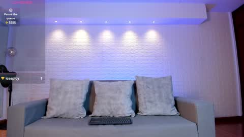 Snapshot of violeet_scott chatting on 16, 1, 2025 Violett Everyday From 0530 to 1430 Col Time online show from 16, 1, 2025