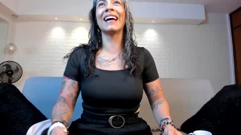 Snapshot of violeet_scott chatting on 22, 1, 2025 Violett Everyday From 0530 to 1430 Col Time online show from 22, 1, 2025