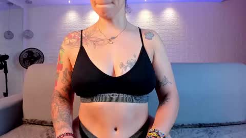 Snapshot of violeet_scott chatting on 10, 2, 2025 Violett Everyday From 0530 to 1430 Col Time online show from 10, 2, 2025