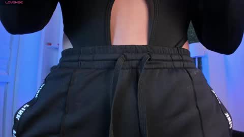 Snapshot of violeet_scott chatting on 11, 9, 2025 Violett Everyday From 0530 to 1430 Col Time online show from 11, 9, 2025