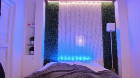 Snapshot of violeet_scott chatting on 15, 9, 2025 Violett Everyday From 0530 to 1430 Col Time online show from 15, 9, 2025