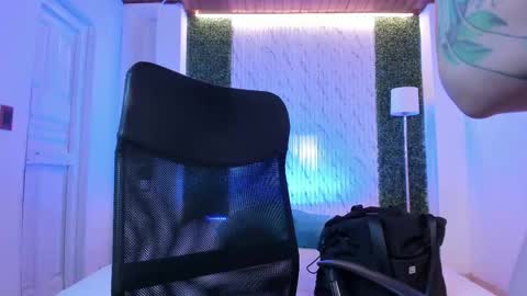 Snapshot of violeet_scott chatting on 17, 9, 2025 Violett Everyday From 0530 to 1430 Col Time online show from 17, 9, 2025