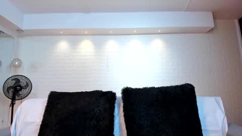 Snapshot of violeet_scott chatting on 24, 9, 2025 Violett Everyday From 0530 to 1430 Col Time online show from 24, 9, 2025