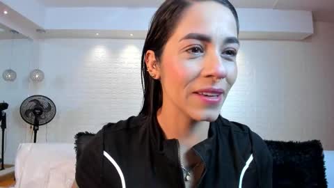 Snapshot of violeet_scott chatting on 1, 10, 2025 Violett Everyday From 0530 to 1430 Col Time online show from 1, 10, 2025