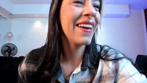 Snapshot of violeet_scott chatting on 29, 10, 2025 Violett Everyday From 0530 to 1430 Col Time online show from 29, 10, 2025