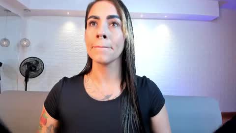 Snapshot of violeet_scott chatting on 25, 11, 2025 Violett Everyday From 0530 to 1430 Col Time online show from 25, 11, 2025